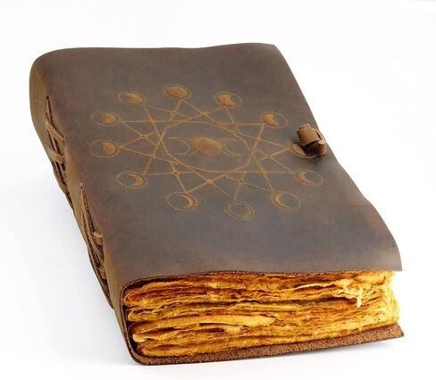 مجلة جلدية عتيقة تحتوي على 200 صفحة من ورق Deckle الكلاسيكي المورق (5x7 بوصة) - كتاب إملائي فارغ للظلال - مجلة Grimoire - هدايا خيالية من العصور الوسطى - دفتر رسم - سجل قصاصات عتيق in Saudi Arabia