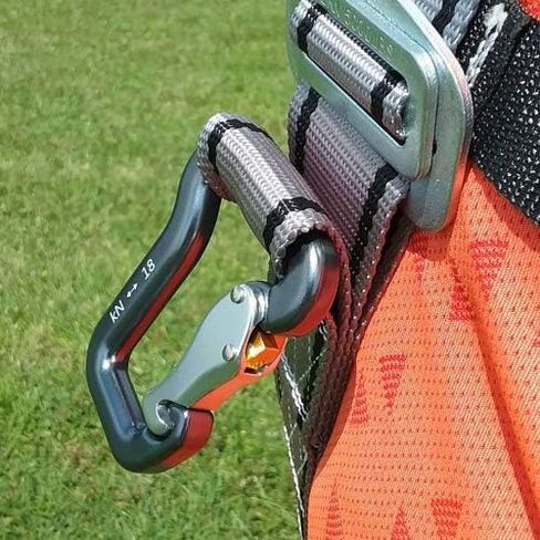 تسخير طائرة من أجل معالجة الأرض A paraglider - Paramotor PPG Training - Carabiners in Kuwait