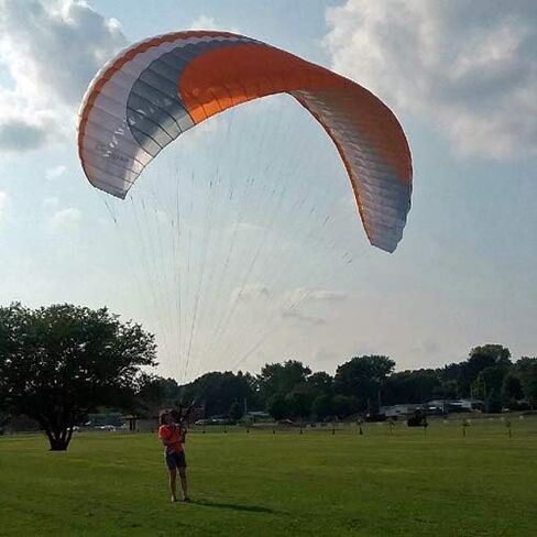 تسخير طائرة من أجل معالجة الأرض A paraglider - Paramotor PPG Training - Carabiners in Kuwait