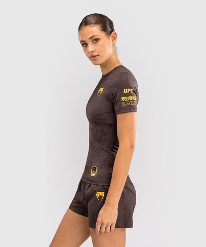 Venum UFC Fusion Fight Week للسيدات بأكمام قصيرة من Rashguard in Saudi Arabia