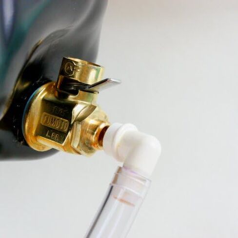 Fumoto Original F106S with LC-10 Lever Clip FS-Series Engine Oil Drain Valve, 1 Pack Golden in Saudi Arabia