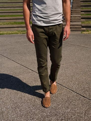 صندل هواراش للرجال نيسولو ، راحة قابلة للانزلاق ، مصممة للارتداء اليومي غير الرسمي وأي مناسبة ، جلد مقاوم للماء ، مرن ، نعل من المطاط غير المنقوش ، يعمل بشكل كبير in Kuwait