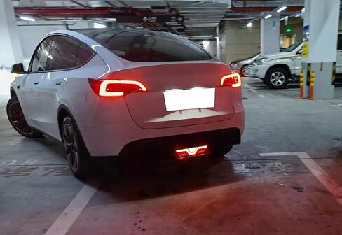 IJdmtoy Lens Smoked Dowing Dowing Cover Cover Fit 3-in-1 LED LED LED FOG LIGHT TILE متوافقة مع 2020-2024 TESLA MODEL Y (ضوء الضباب الخلفي/ضوء الذيل ، مكابح F1 Strobe/Flash ، إشارة دوران متسلسل) in Saudi Arabia