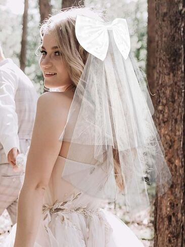 Urieo Floral Bride Veils White Tulle Wedding Veil With Comb Bachelorette Party Short Hair Accessories for Women and Girls in Kuwait