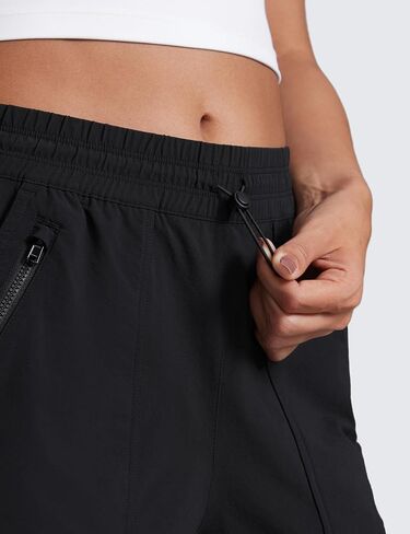 CRZ Yoga Stretch Stretch Shorts for Women 3 "شحنات خفيفة الوزن للسفر الرياضي في الهواء الطلق مع جيوب الرمز البريدي مقاومة الماء in Saudi Arabia