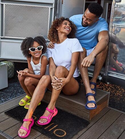 صندل رياضي رايلي قابل للتعديل للنساء من توتس in Kuwait