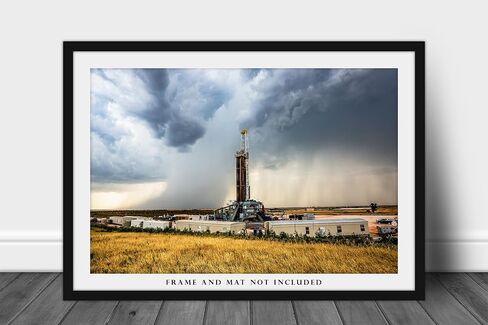 تصوير منصة النفط ، طباعة (غير مؤطر) صورة للحفر Derrick و Storm in Oklahoma Oil and Gas Wall Art Decor (11 × 14 ") in Saudi Arabia