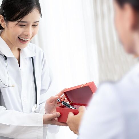 أضواء القلم CAVN للممرضات، 2 حزمة من المصابيح الطبية القابلة لإعادة الاستخدام مع مقياس التلميذ لطلاب التمريض، الضوء الأبيض، أسود/أبيض in Kuwait