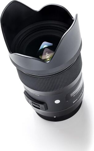 تتضمن الحزمة عدسة Sigma 35mm f/1.4 DG HSM Art (لكاميرا Nikon DSLR) ملحقات الشركة المصنعة + طقم مرشح 3 قطع + غطاء عدسة + قلم عدسة + حافظة غطاء + قطعة قماش للتنظيف من الألياف الدقيقة in Saudi Arabia