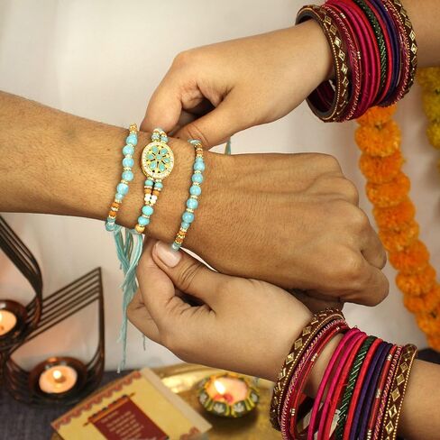 أشرطة مربوطة Rakhi للأخ (مجموعة من 3) | بطاقة تحية صغيرة | Roli Tikka - Raksha Bandhan Bracelet for Brother | هدايا راخي in Saudi Arabia