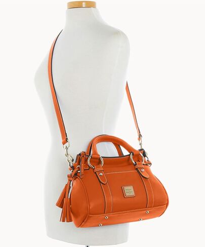حقيبة يد Dooney & Bourke ، Penrose 2 Satchel مع جيب in Saudi Arabia