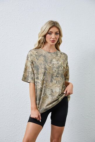 Camo Shirt for Women Maple Leaf Print Short Sleeve Crewneck T-Shirts Summer Oversized Tee Shirts Streetwear in Kuwait