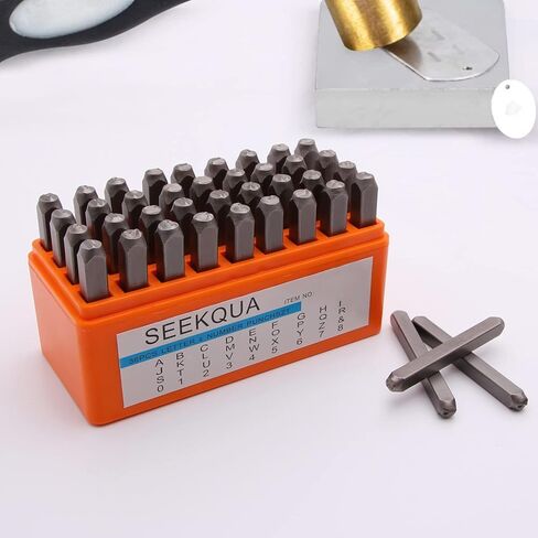 مجموعة 36 قطعة من الحروف والأرقام المعدنية الفولاذية الكبيرة والحروف الكبيرة والأرقام (A ~ Z، &، 0-8) مع حقيبة تخزين للمجوهرات الجلدية والخشبية (3 مم) in Kuwait