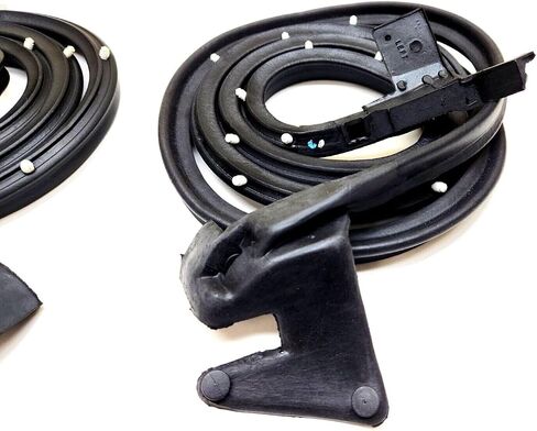 السطح الأمامي من المطاط في Weatherstrip 4 Door Hardtop لـ Tempest for Lemans for Executive for Catalina for Bonneville for Impala for Deville for Calais for Wildcat for Lesabre 98 in Saudi Arabia