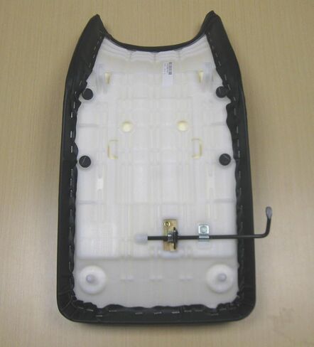 1997-2004 Honda TRX250 Recon ATV Genuine Honda Complete Seat in Saudi Arabia