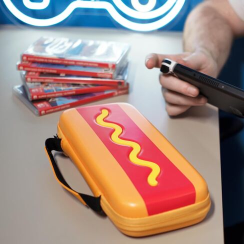 وحدة تحكم Hyperkin Limited Edition الرسمية من Oscar Mayer EVA ذات الغلاف الصلب، حقيبة حمل للسفر - مرخصة رسميًا - لطراز Nintendo Switch® OLED/Nintendo Switch Lite®/Nintendo Switch® (Hot Dog) in Saudi Arabia