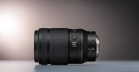 عدسة ماكرو Nikon NIKKOR Z MC مقاس 105 مم f/2.8 VR S - عدسة تصوير دقيقة مع تثبيت الصورة لكاميرات سلسلة Z مع مجموعة تنظيف التصوير الفوتوغرافي ومجموعة مرشحات رقمية (3 عناصر) in Saudi Arabia