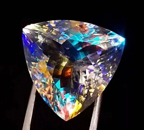 50 CT Mystic Mystic Topaz Rainbow Color Trillion Trillion Cut معتمد من الأحجار الكريمة للقلادة والمجوهرات Bracelelt in Saudi Arabia