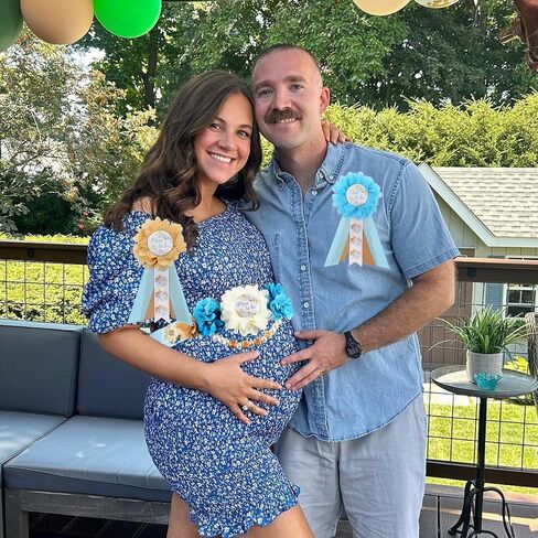 مجموعة وشاح الأمومة من JOYMEMO Green Boho Pampas Grass Baby Shower Maternity - حزام البطن المزين بالزهور من Pampas ودبابيس للأم تو بي والأب تو بي، لوازم حفلات الحمل الجديدة للآباء والأمهات in Saudi Arabia