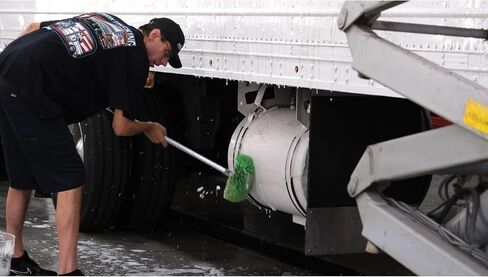 Chem-X Hucky: Wheel Cleaner + Degreaser (1 جالون) in Kuwait