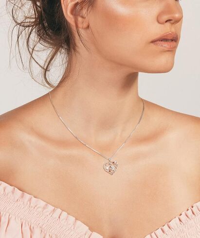 YL Mom Necklace 925 Sterling Silver Mother Hold Child's Hand Pendant Filigree Leaf Jewelry Gifts for Mum in Saudi Arabia