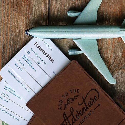 حامل جواز السفر الشخصي W الاسم والاقتباس - غطاء جواز سفر جلدي محفور مخصص للنساء والرجال - هدايا للمسافرين ، شهر العسل ، هدايا السفر | أزرق in Kuwait