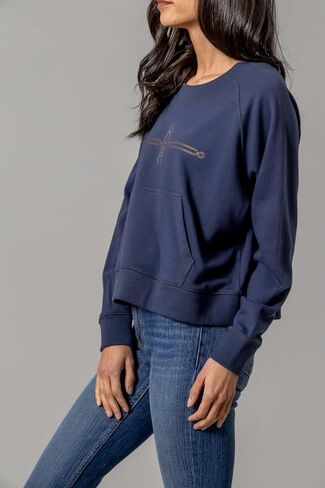 Kimes Ranch Women's Gracie Crewneck - التطريز الغربي ، جيب الحقيبة الأمامية ، مزيج من القطن الناعم in Kuwait