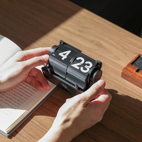 Mooas Multi Wood Mini Flip Desk Clock (White) ، الساعة الرجعية التلقائية التلقائية الأوتوماتيكية ، التقويم الموقت ، ساعة المكتب رقم كبير USB-C ، مثالي لمقهى فندق School School in Kuwait