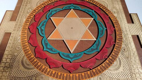 Sudarshana Yantra Wall Art | ديكور حماية الهندسة المقدسة | فيشنو شقرا الفن الخشبي | الهدية الروحية | ديكور غرفة التأمل (70 × 70 سم) in Saudi Arabia