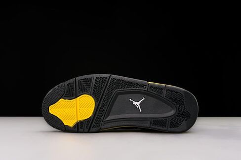 Nike Air Jordan 4 Retro - Thunder in Saudi Arabia