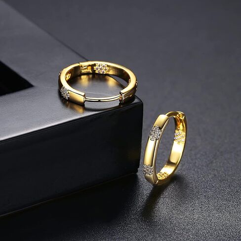 14K Gold Floral Moissanite الكفة الأذن الكبيرة للنساء ، تصميم معقد وفريد من نوعه in Kuwait