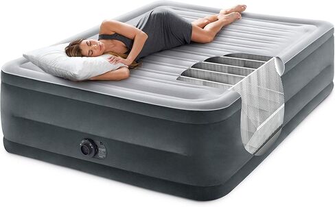 مرتبة هوائية فاخرة مريحة من INTEX Dura-Beam Deluxe: هيكل من الألياف التقنية – مضخة كهربائية مدمجة – طبقة علوية مريحة مزدوجة الطبقة – سطح نوم مخملي – حقيبة حمل متضمنة in Kuwait