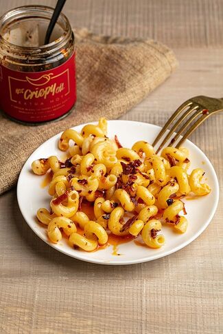 Hot Crispy Oil, An all natural unique blend of fresh fried shallots, fresh garlic and a proprietary blend of three different chili peppers. Highly addictive. in Saudi Arabia