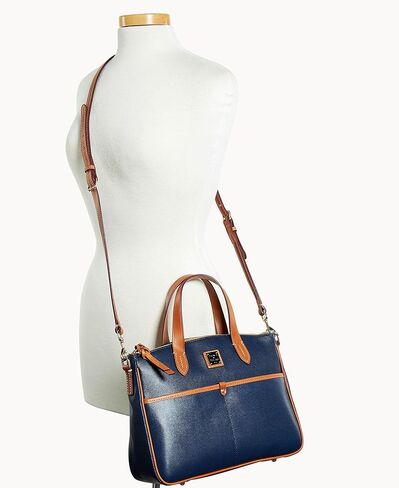 حقيبة يد Dooney & Bourke ، Saffiano Small Daniela Satchel in Kuwait