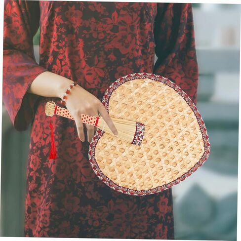 مروحة Rattan المصنوعة يدويًا من القماش الأحمر حافة القمح على شكل قلب من المعجبين باليد للتبريد ديكور جدار للتبريد للأحداث في الهواء الطلق in Saudi Arabia