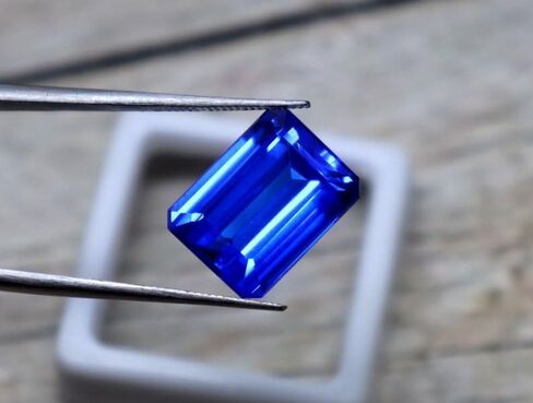Natural 10.5 Ct Emerald Cut Unheated Untreated Royal Blue Sapphire Loose Gemstone Collectable Gem Stone 14 x 10.5 x 6.8 mm Approx Perfect for Custom Jewelry Creation in Saudi Arabia