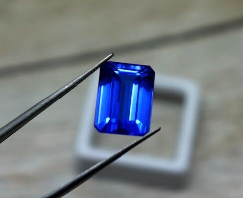 Natural 10.5 Ct Emerald Cut Unheated Untreated Royal Blue Sapphire Loose Gemstone Collectable Gem Stone 14 x 10.5 x 6.8 mm Approx Perfect for Custom Jewelry Creation in Saudi Arabia