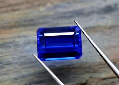 Natural 10.5 Ct Emerald Cut Unheated Untreated Royal Blue Sapphire Loose Gemstone Collectable Gem Stone 14 x 10.5 x 6.8 mm Approx Perfect for Custom Jewelry Creation in Saudi Arabia