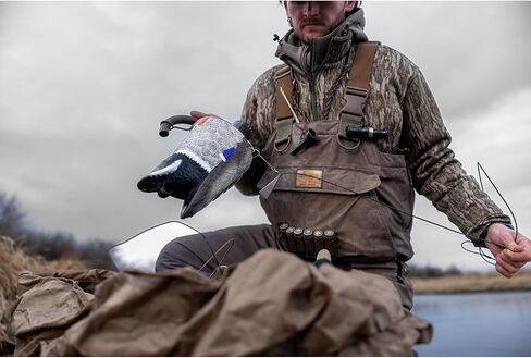 Higdon Outdoors Pulastor PRO | Motion Waterfowl Decoy | Compatible in Fresh Salt and Brackish Water | Spraying Rocking and Feeding Motion in Saudi Arabia