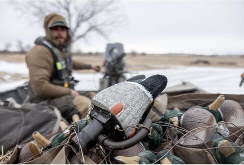 Higdon Outdoors Pulastor PRO | Motion Waterfowl Decoy | Compatible in Fresh Salt and Brackish Water | Spraying Rocking and Feeding Motion in Saudi Arabia