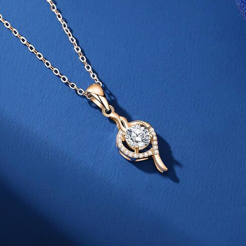 14K Gold 0.6ct D-Color VVS1 Diamond Spade Pendant Necklace, Stylish and Luxurious Women's Accessory in Saudi Arabia