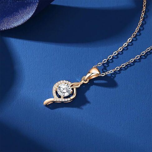 14K Gold 0.6ct D-Color VVS1 Diamond Spade Pendant Necklace, Stylish and Luxurious Women's Accessory in Saudi Arabia