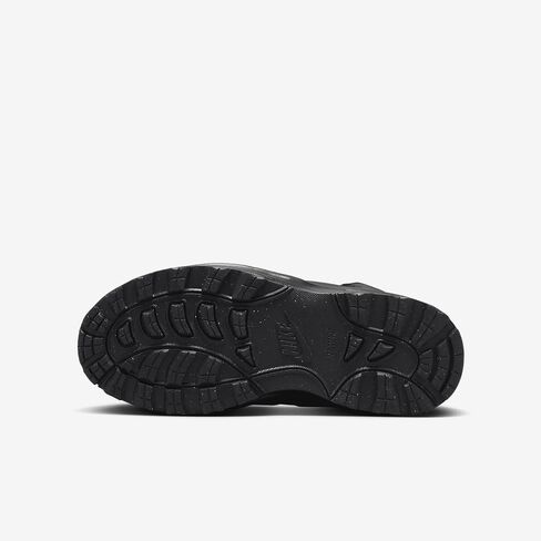 أحذية Nike Big Kids - أسود/أسود/أسود ، حجم 4 in Saudi Arabia
