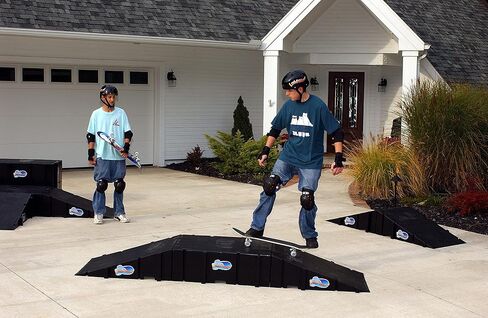 Skateboard Ramp Park Starter Pack with 2 Ramps and 1 Landing Deck & Connectors in Saudi Arabia