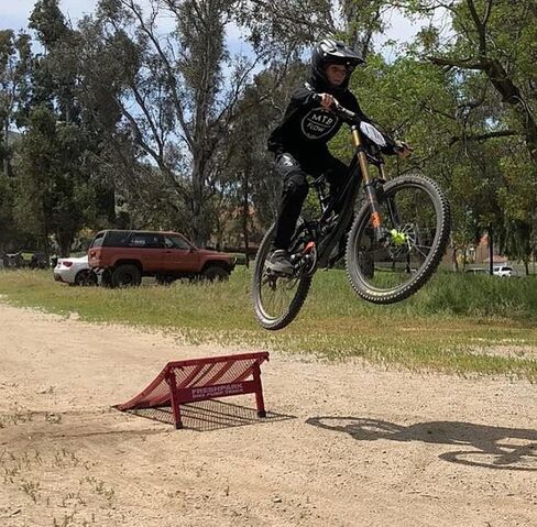 فريش بارك للصناعات | منحدر القفز BMX | قابلة للطي والمحمولة | حق المحترفين للمبتدئين | StaCyc، BMX، MTB، RC والمزيد | إطلاق المنحدر | قدمت إلى آخر in Kuwait