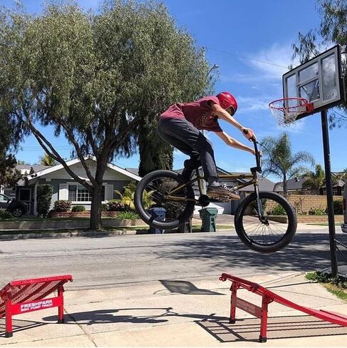 فريش بارك للصناعات | منحدر القفز BMX | قابلة للطي والمحمولة | حق المحترفين للمبتدئين | StaCyc، BMX، MTB، RC والمزيد | إطلاق المنحدر | قدمت إلى آخر in Kuwait