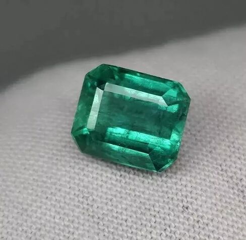 9.10 Ct Natural Green Colombian Emerald Certified Emerald Cut Loose AAA Gemstone for jewelry making in Saudi Arabia