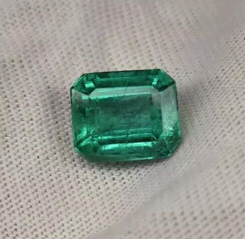 9.10 Ct Natural Green Colombian Emerald Certified Emerald Cut Loose AAA Gemstone for jewelry making in Saudi Arabia