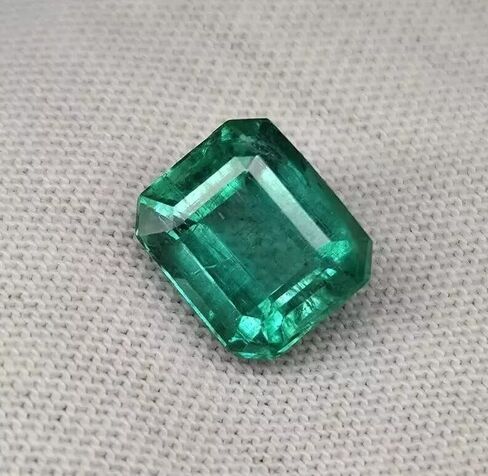 9.10 Ct Natural Green Colombian Emerald Certified Emerald Cut Loose AAA Gemstone for jewelry making in Saudi Arabia