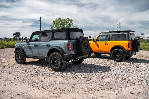 Corsa - 21-22 Ford Bronco 2.3L 4-Door 2.75in Cat-Back Dual Rear Exhaust w/4in Straight-Cut Polish Tips (21206) in Saudi Arabia